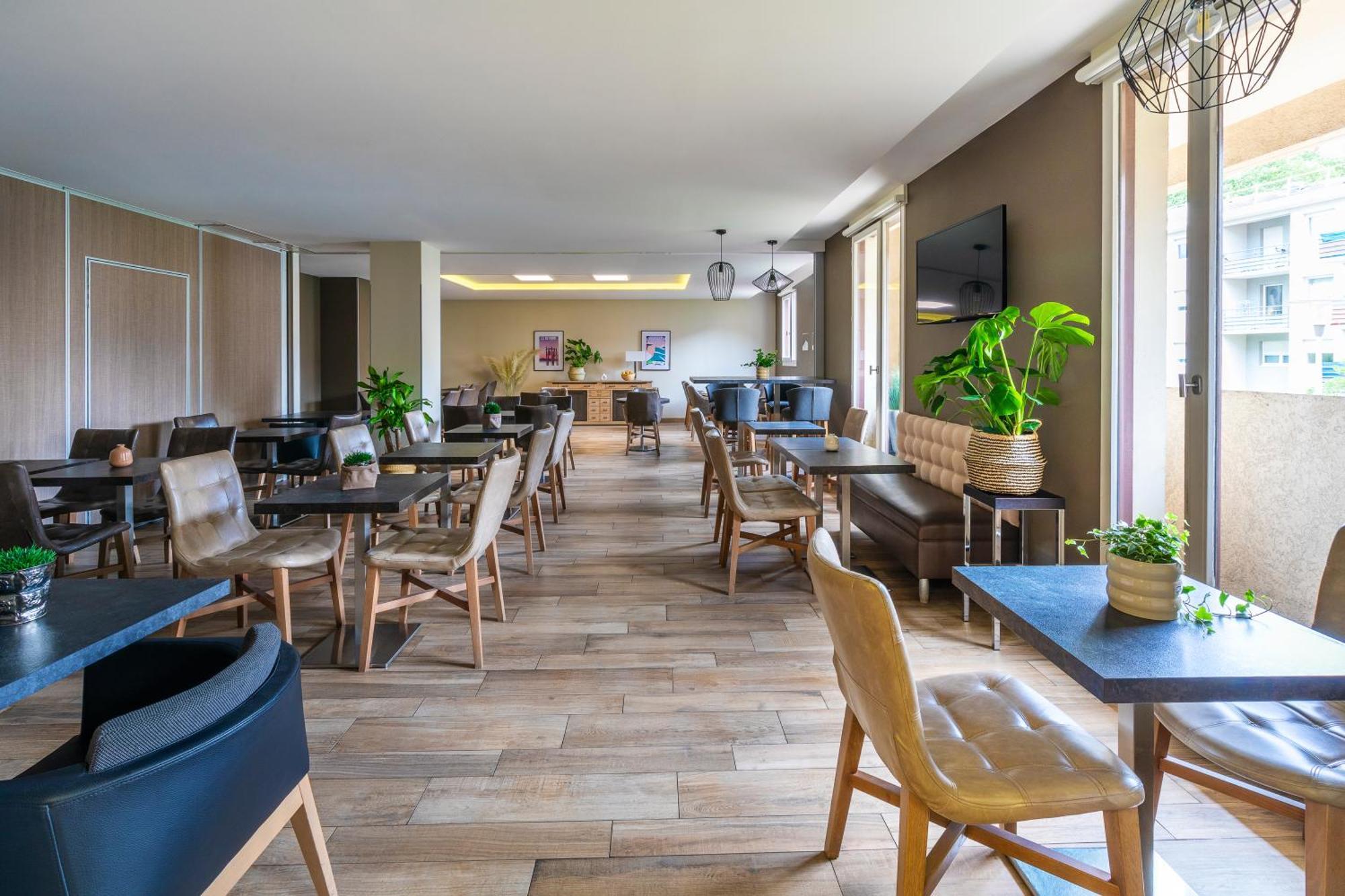 Kyriad Chambery Centre - Hotel Et Residence Buitenkant foto