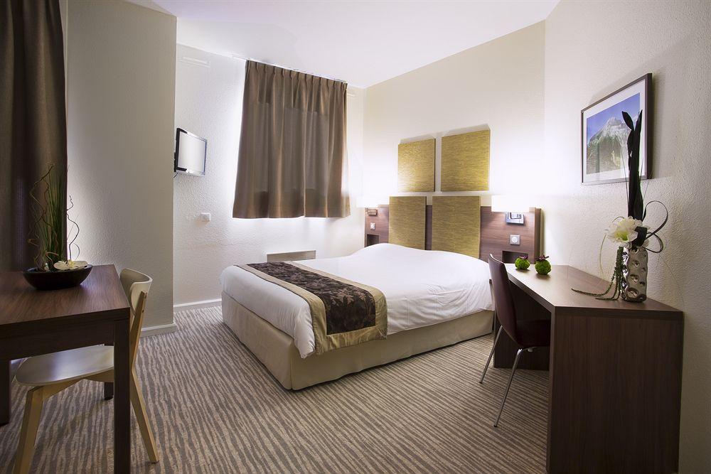 Kyriad Chambery Centre - Hotel Et Residence Buitenkant foto